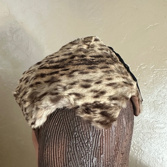 STYLISH 1950s\'  LEOPARD FUR CAP IN A \